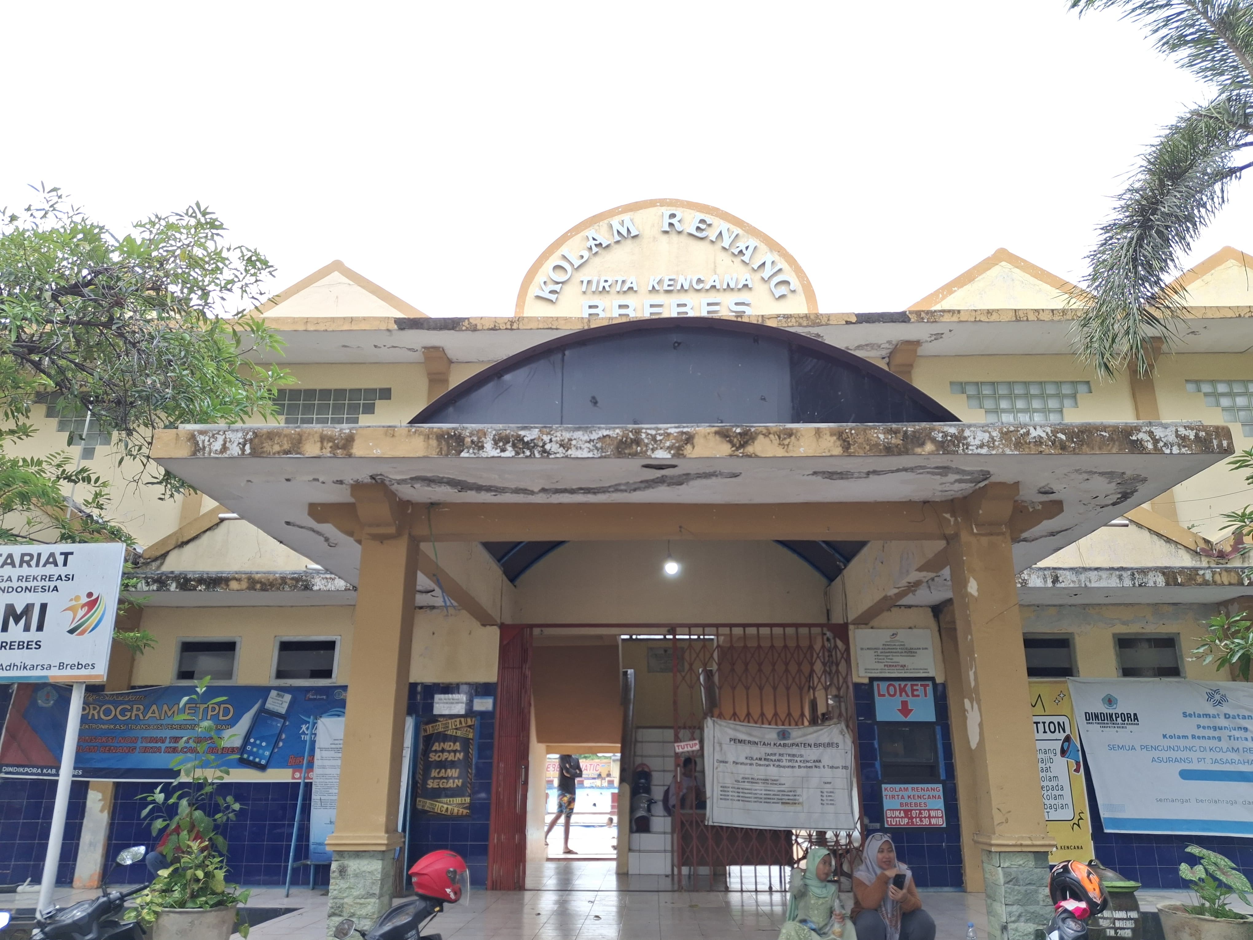 Kolam Renang Tirta Kencana